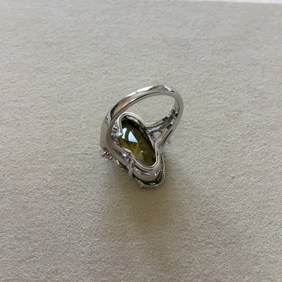 Elegant Sterling Silver Green Crystal Cocktail Ring - Picture 5 of 7